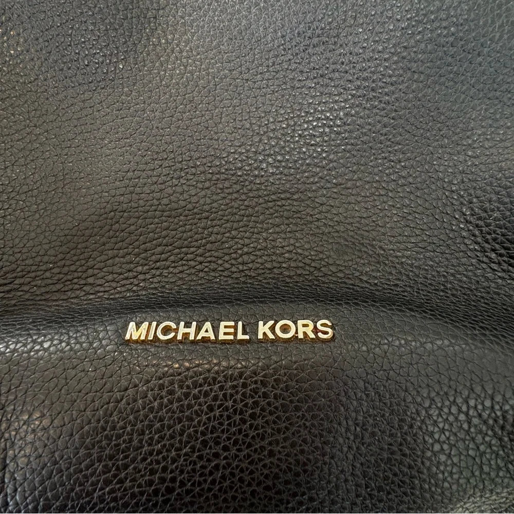 Michael Kors Jet Set Pebbled Leather Shoulder Bag